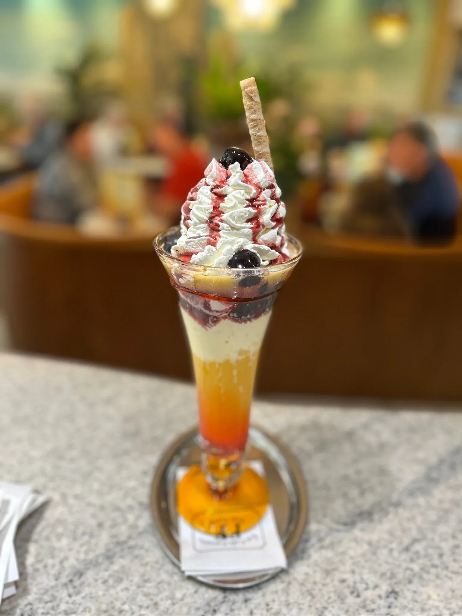 Sommer Becher im Eiscafé Cortina