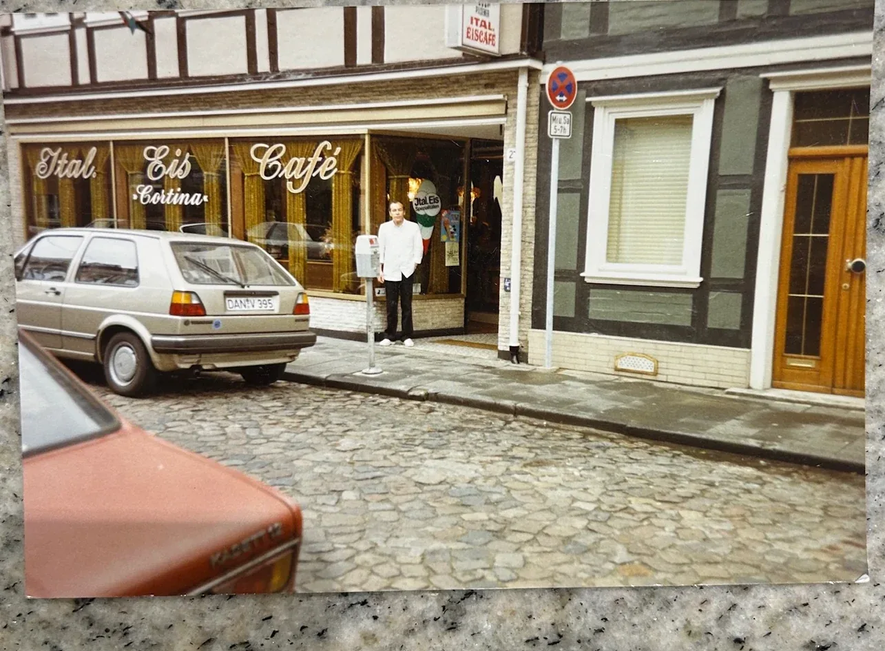 Weitere historische Außenansicht des Eiscafé Cortina