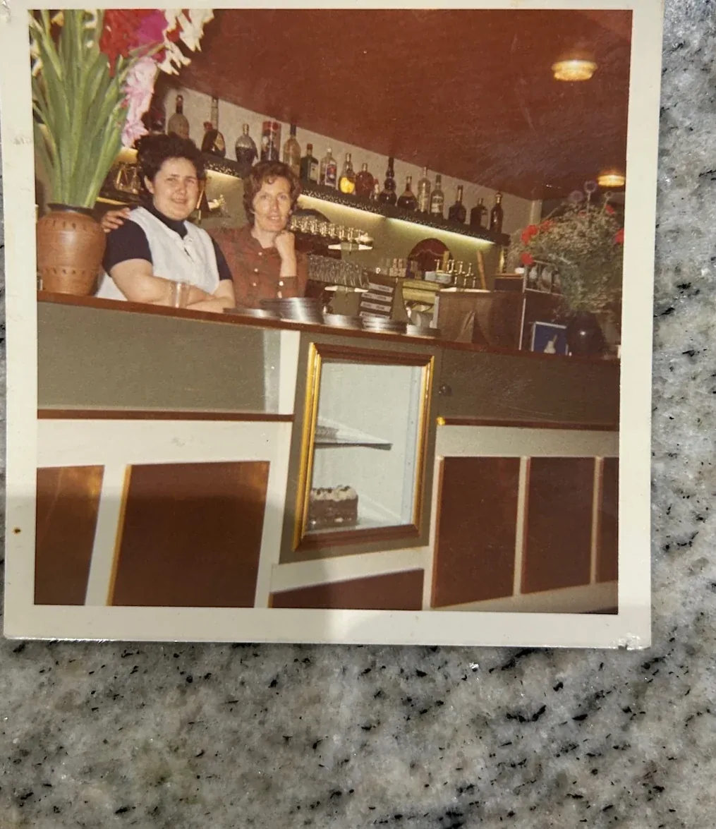 Historische Bar im Eiscafé Cortina