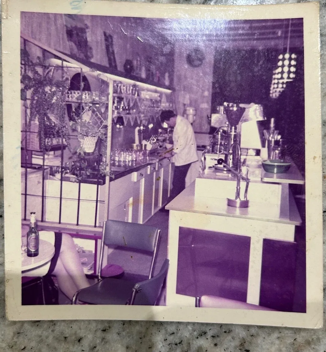 Historischer Café-Bereich im Eiscafé Cortina