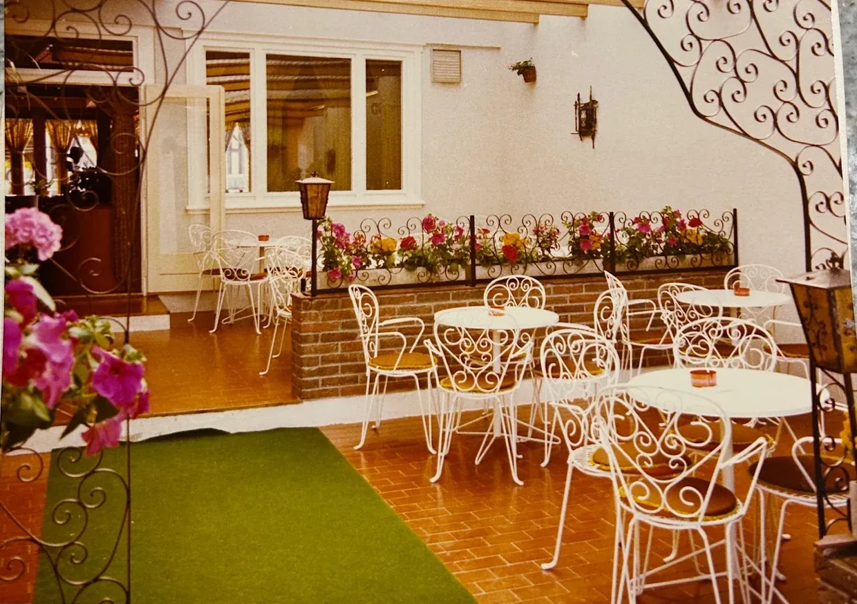 Historischer Gastraum des Eiscafé Cortina